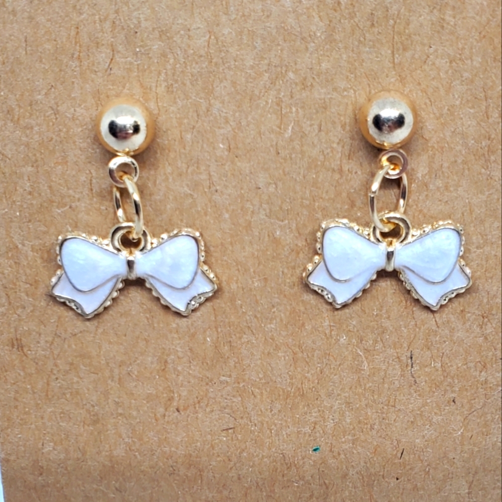 7/$10 White Bow Earrings, New